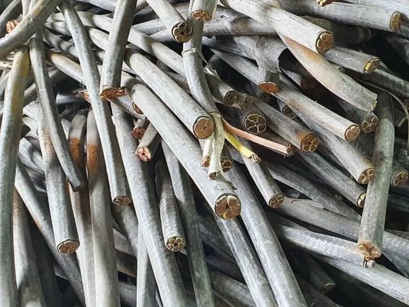 Прием свинцового кабеля